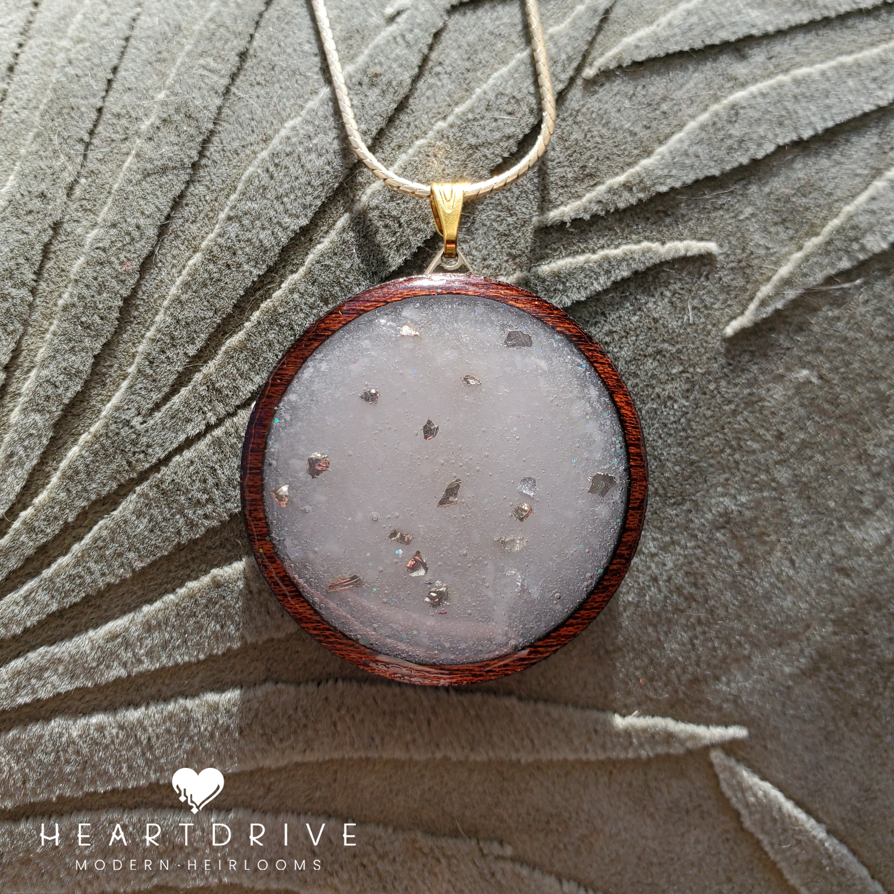 Limited Edition Breastmilk Living Memory Memento™ in Vintage Gold